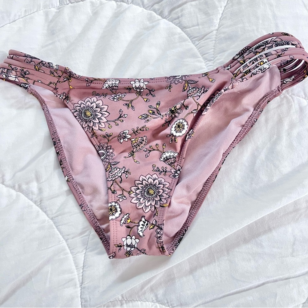 Plum floral scrunch bottom